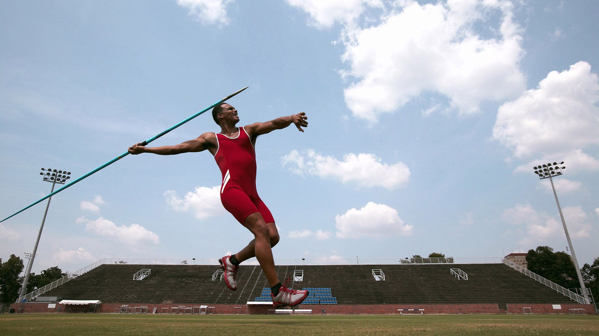 法国骑手斯特凡·朗多瓦斯携手“Chaman Dumontceau”勇夺三项赛银牌，感动全场。